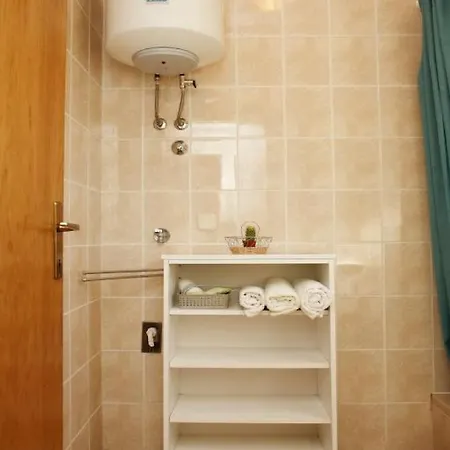 Lena Brac Apartment *