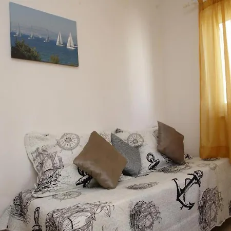 Lena Brac Appartement *