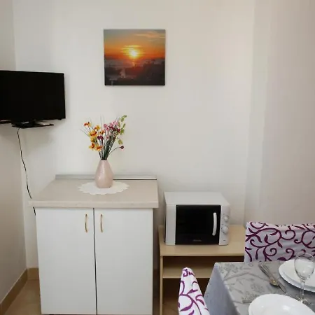 Lena Brac Appartement *