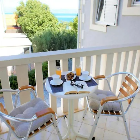 Appartement Lena Brac *
