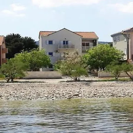 Lena Brac Appartement *
