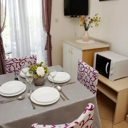 Lena Brac Appartement Mirce